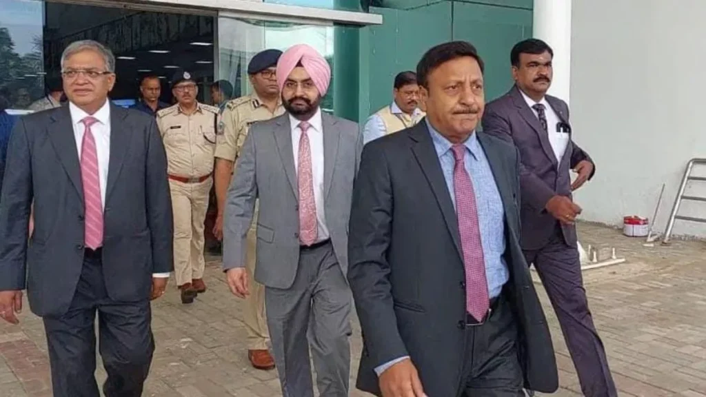 ELECTION COMMISSION VISIT: रांची पहुंची भारत चुनाव आयोग की टीम…झारखंड चुनाव की घोषणा से पहले आयोग होमवर्क में जुटा..दुर्गापूजा के बाद चुनाव की होगी घोषणा..