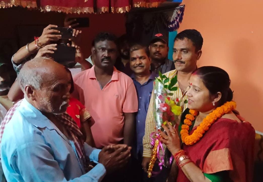 आंदोलन:JSS व BJP नेत्री रागिनी का मुहिम लाया रंग, SAIL प्रबंधन ने लिवर रोग से ग्रसित मुन्नीलाल को  ईलाज के लिए दिए 25 लाख की सहायता..