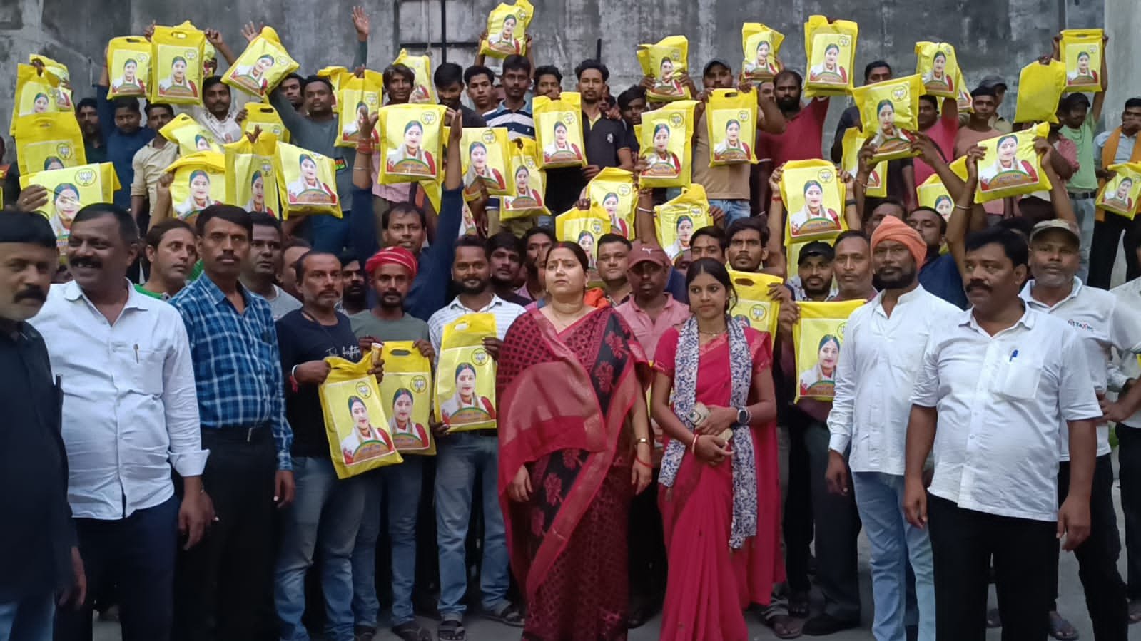 टोटो चालक संघ ने प्रशासन के रवैए से तंग आकर  भाजपा नेत्री रागिनी सिंह से किया मुलाकात