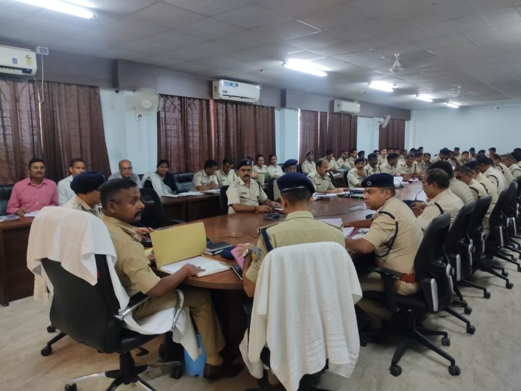 दुर्गापूजा को लेकर तैयारी में जुटा धनबाद पुलिस..SSP ने अपराध की समीक्षा.. डीजे पर रहेगी रोक..सोशल मीडिया पर ख़ास नज़र