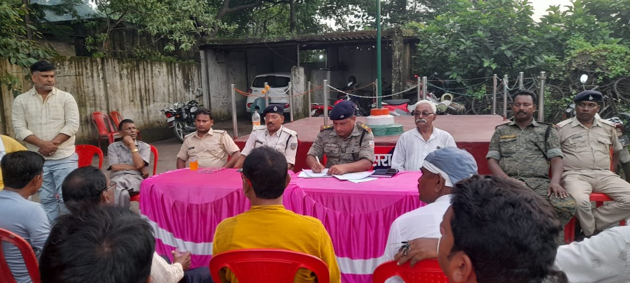 दुर्गा पूजा को लेकर तिसरा थाना परिसर में शांति समिति की बैठक संपन्न, असमाजिक तत्वों पर रहेगी पैनी नजर,डीजे बजाने रहेगी  रोक…