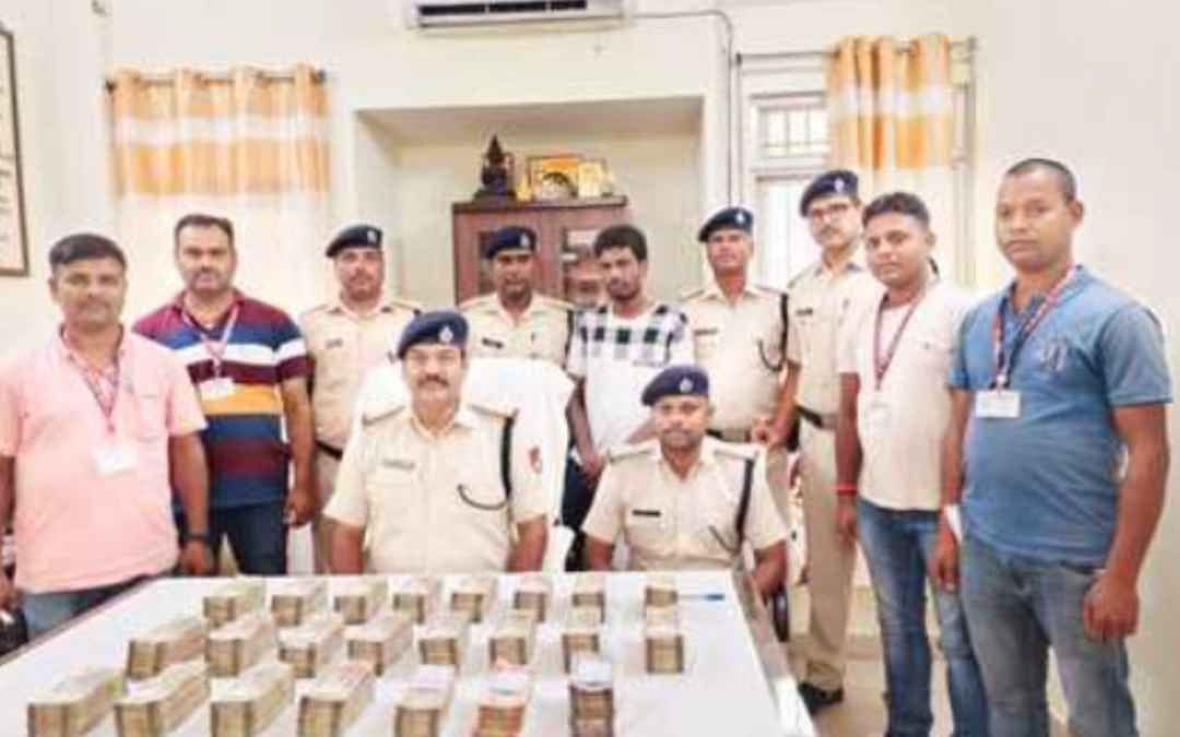 RPF RECOVERY..गया जंक्शन पर 52.83 लाख रुपये के साथ झारखंड का युवक गिरफ्तार..