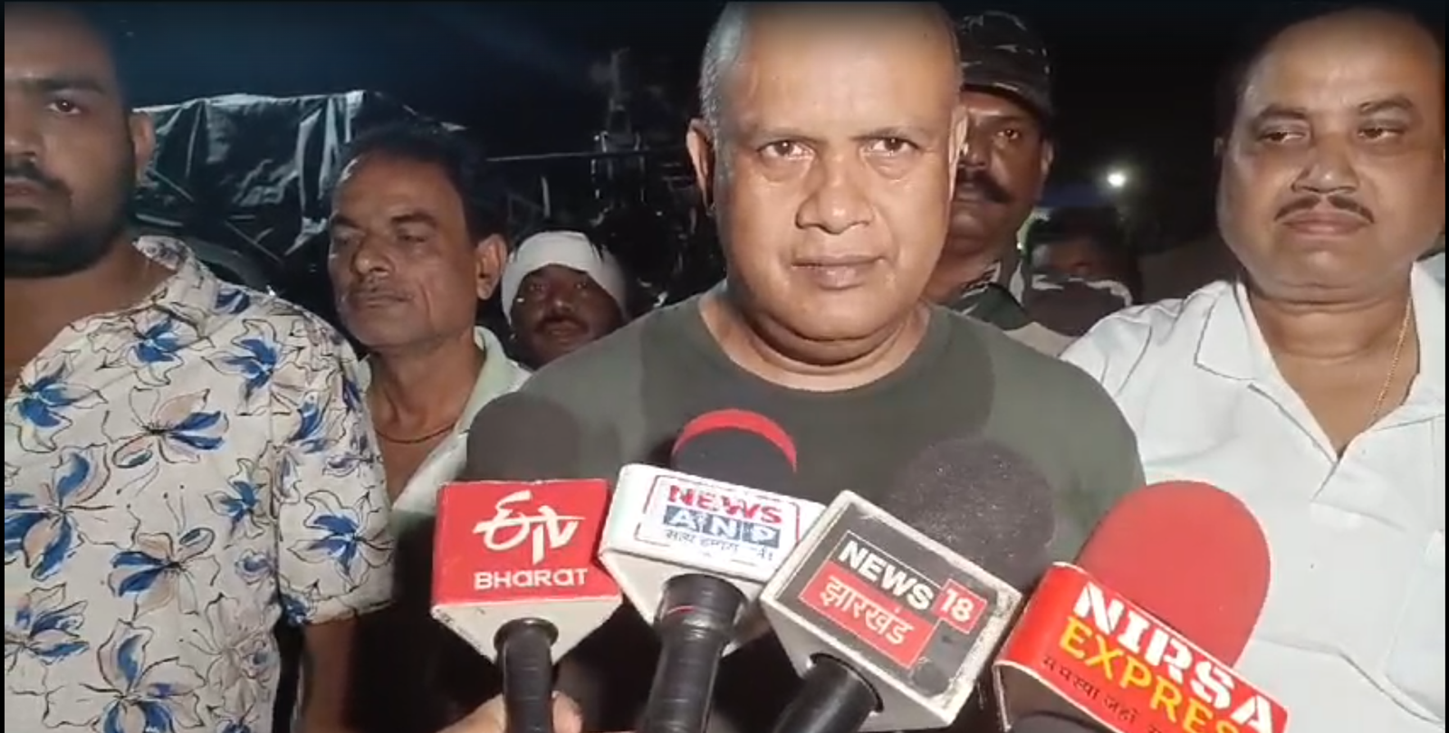 पश्चिम बंगाल और झारखण्ड सीमा पर स्तिथ डीबुडीह चेकपोस्ट खुले…मालवाहक गाड़ियों का प्रवेश शुरू, अरूप ने लिया श्रेय…