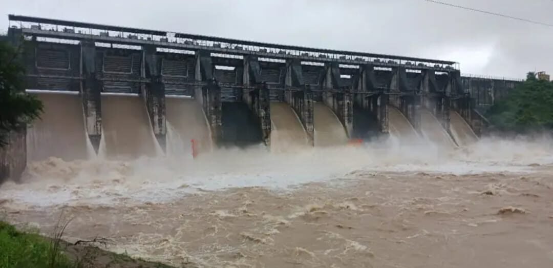 तेनुघाट डैम में जलस्तर बढ़ा , आठ रेडियल गेट खोले गए