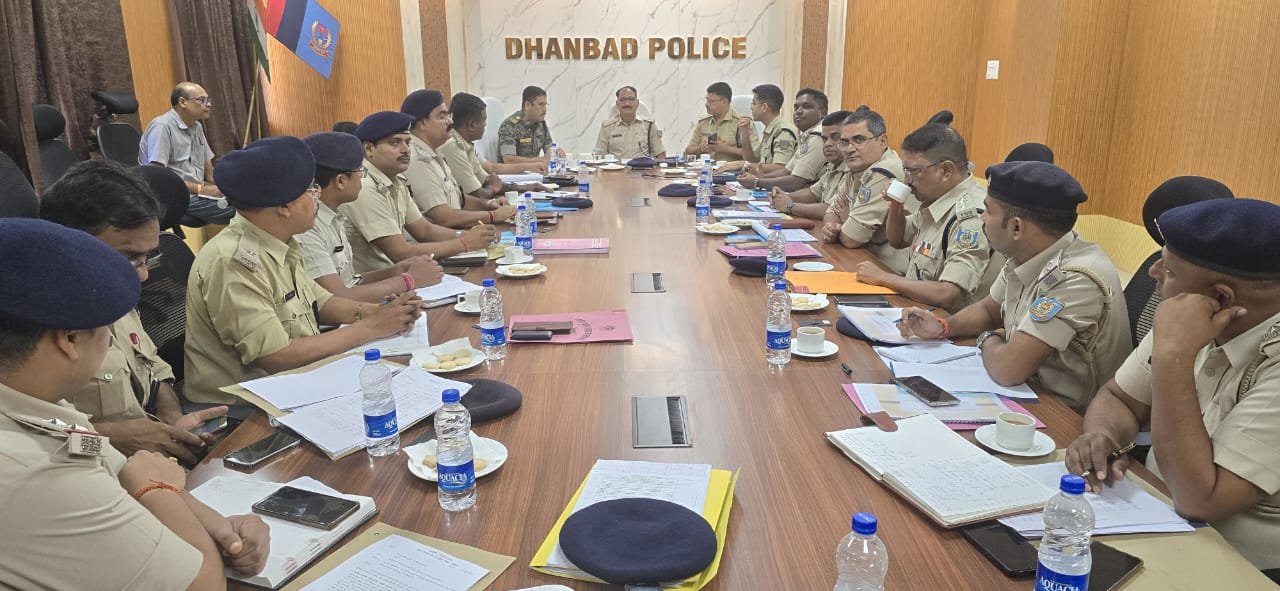 JHARKHANDELECTION: विधानसभा चुनाव को लेकर इंटर स्टेट बॉर्डर पुलिस ऑफिसर्स की हुई उच्चस्तरीय बैठक,सिलिंग व विधि व्यवस्था संधारण पर चर्चा …