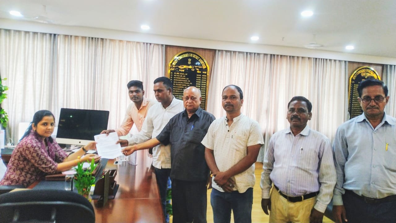 पत्रकारों पर फर्जी मुकदमे की सीआईडी जांच के लिए राज्यपाल के नाम सौंपा ज्ञापन