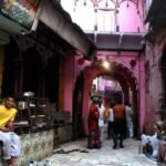 तिरुपति बालाजी मंदिर विवाद के बाद, अब वृंदावन में पड़ा छापा, दुकान छोड़कर भागे दुकानदार