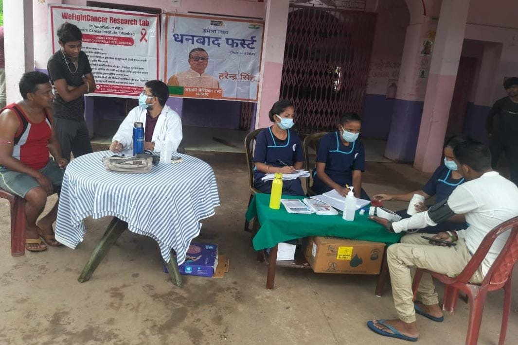 हरेन्द्र सिंह द्वारा नि:शुल्क कैंसर स्क्रीनिंग एवं स्वास्थ्य जांच शिविर का आयोजन