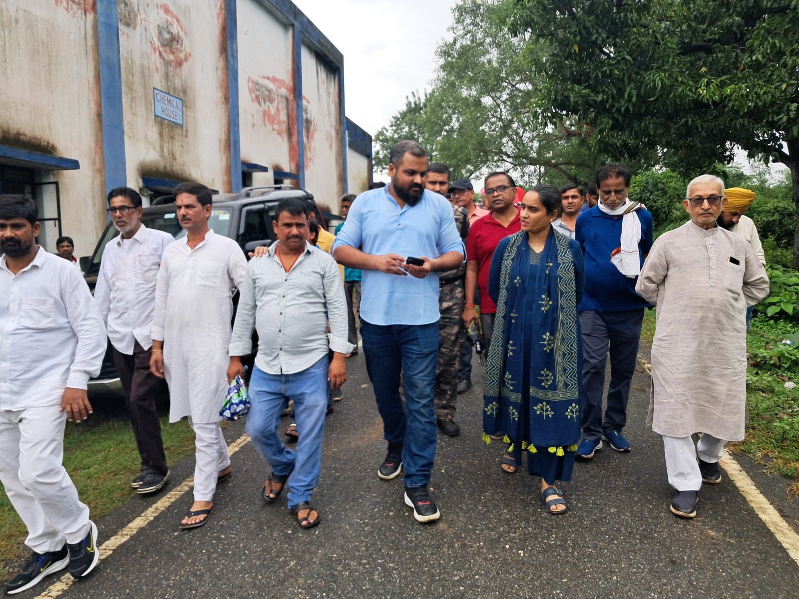 विधायक पूर्णिमा नीरज सिंह ने किया पेय जल पाइप लाइन मरम्मती कार्य का निरीक्षण, 24घंटे के अंदर जलापूर्ति बहाल करने का दिया निर्देश