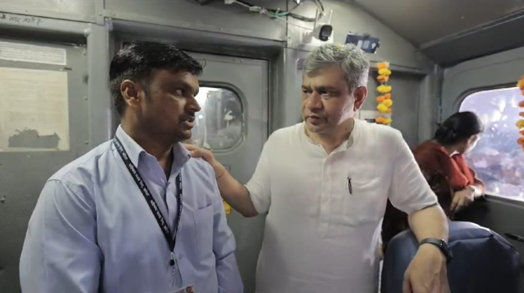 रेलमंत्री ने सवाई माधोपुर से इंद्रगढ़ सुमेरगंजमंडी तक अत्याधुनिक स्वदेशी संरक्षा प्रणाली कवच 4.0 का सफलतापूर्वक लोको ट्रायल किया