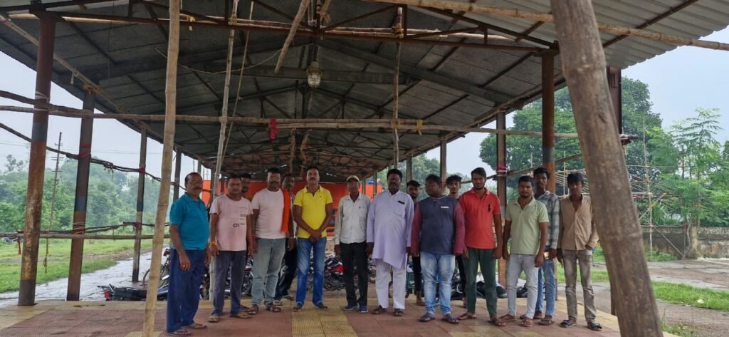 धनबाद सांसद के आदेश परGM ने करवाया कुइयां कोलियरी दुर्गा मंदिर में मां की पूजा को लेकर स्टेज का निर्माण