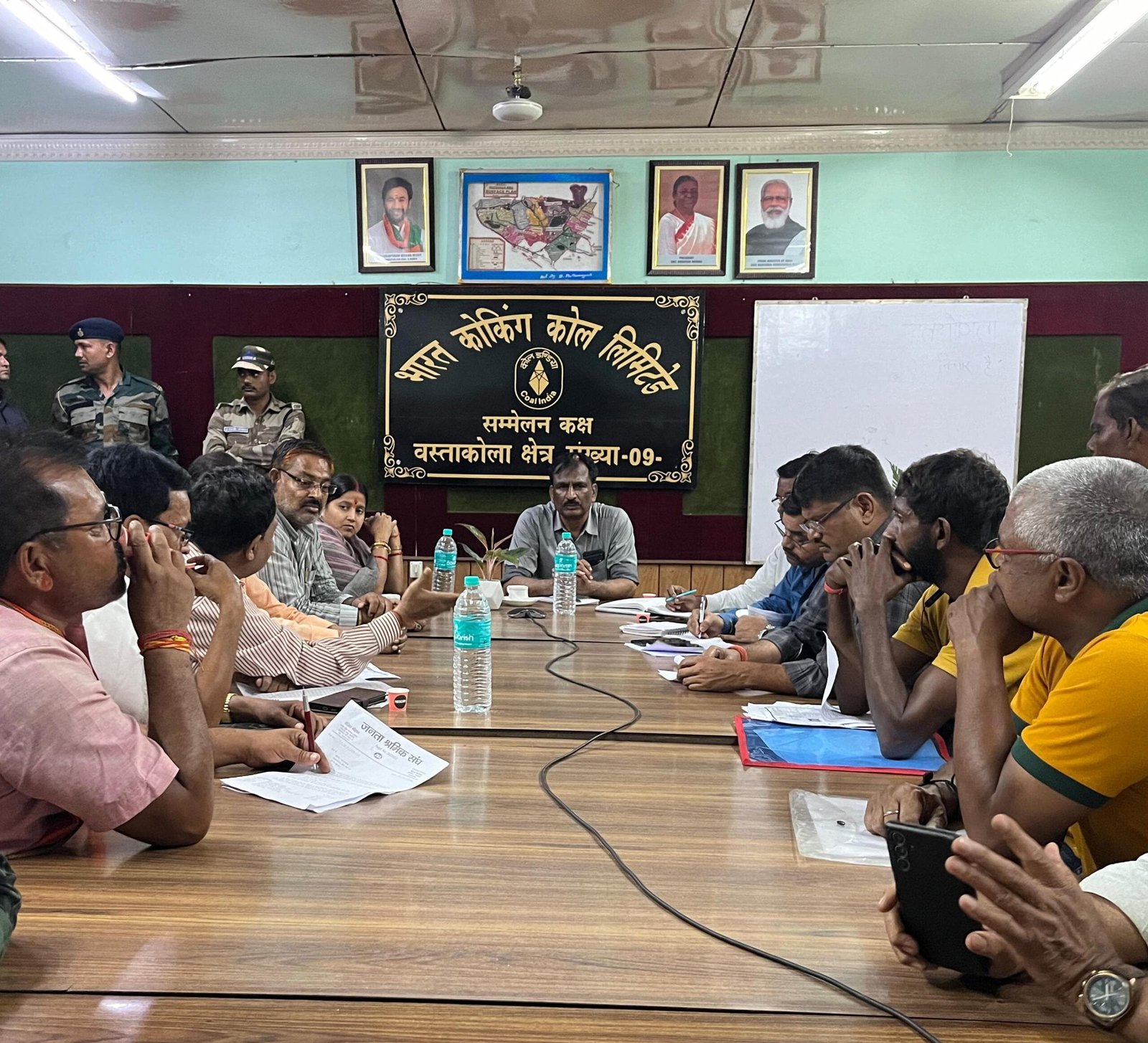 POLITICAL STEP: झरिया:BCCL प्रोजेक्ट विस्तार से स्थानीय लोगों में होने वाली उत्पन्न समस्याओं को देखते हुए BJP नेत्री ने किया GM से वार्ता…