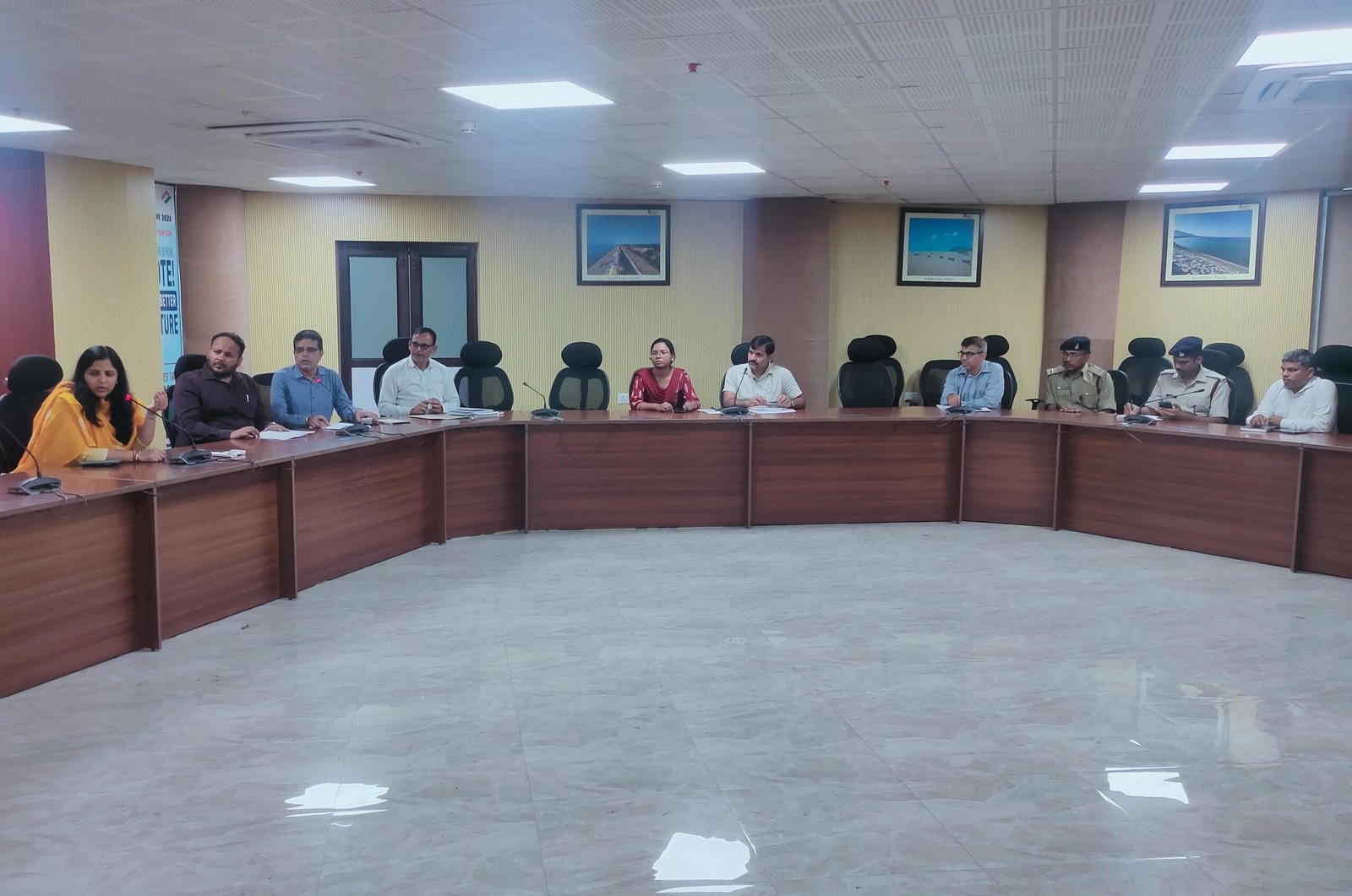 झारखंड विस चुनाव 2024: DC ने पोस्टल बैलेट से मतदान कराने को लेकर की बैठक…