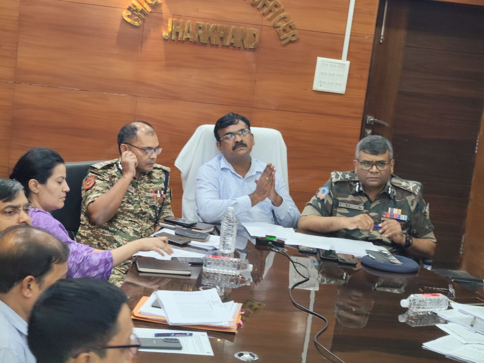 राज्य पुलिस  पदाधिकारी एवं राज्य सीआरपीएफ  पदाधिकारी ने की सभी जिले के उपायुक्तों एवं पुलिस अधीक्षकों के साथ चुनाव से जुड़े मसलों पर की समीक्षा बैठक…