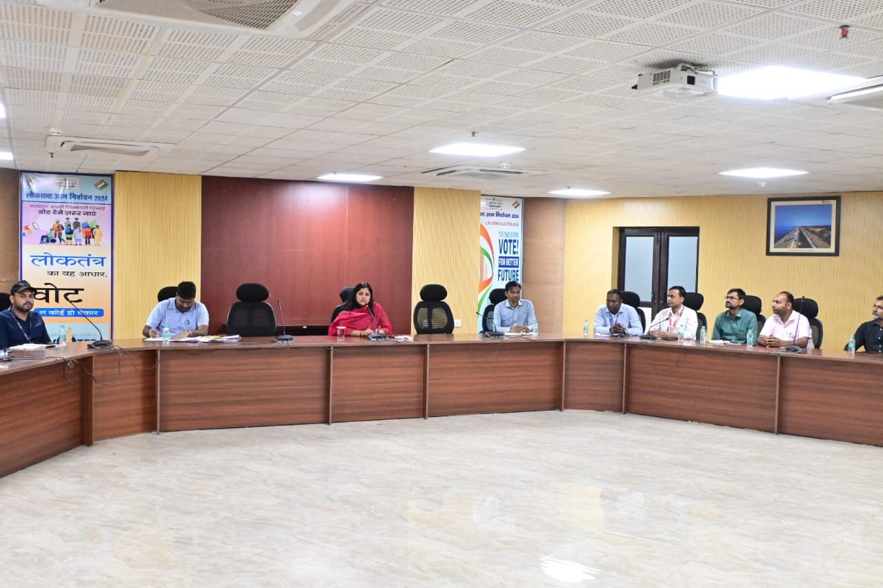 जिला निर्वाचन पदाधिकारी ने की सभी बैंकों के साथ बैठक…