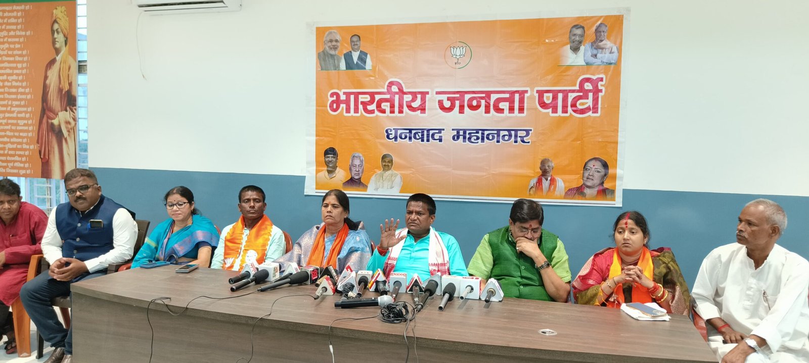 धनबाद भाजपा सांसद ढुल्लू महतो ने प्रेस वार्ता कर भाजपा प्रत्याशियों के पक्ष में लोगों से मांगा समर्थन…