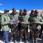 रांची से ऑर्गेनिक सब्जियां की सौगात लेकर लेह पहुंचे रक्षा राज्य मंत्री..भारत चीन की सीमा पर जवानों संग मनाई दीपावली…