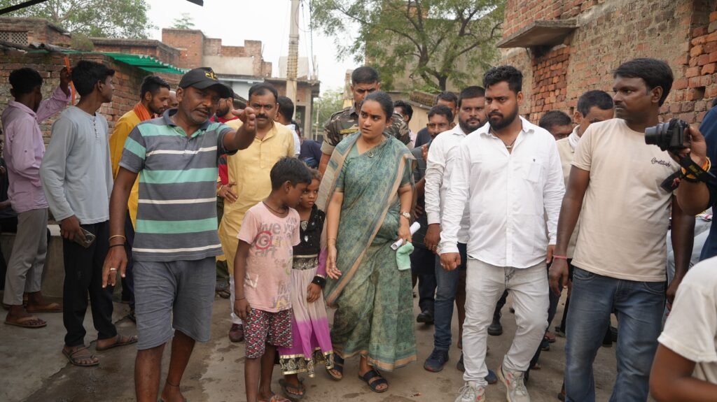 कांग्रेस प्रत्याशी पूर्णिमा नीरज सिंह ने डिगवाडीह अंतर्गत विभिन्न क्षेत्रों में चलाया जनसंपर्क अभियान,अपने कार्यकाल में किए गए विकास कार्यों से लोगों को कराया अवगत…