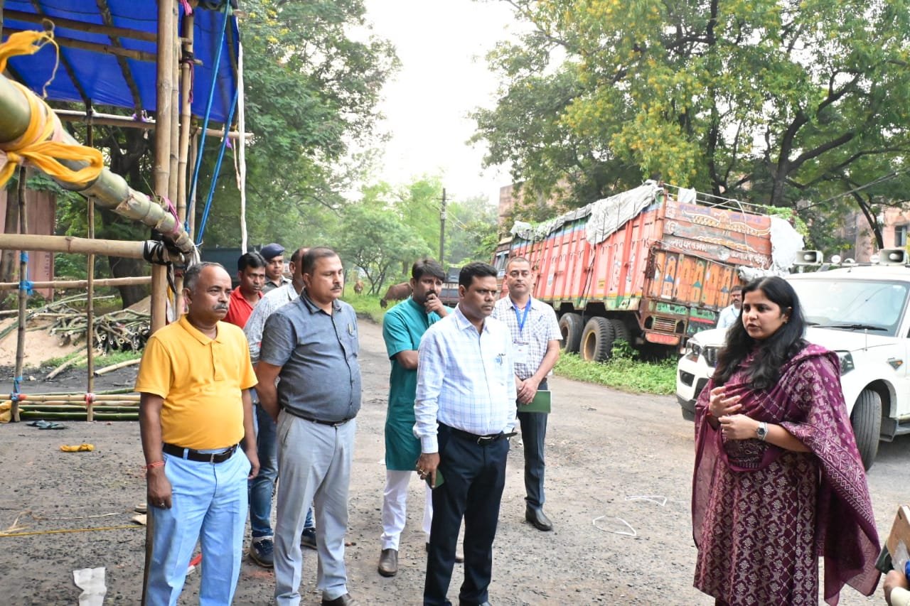 जिला निर्वाचन पदाधिकारी ने किया स्ट्रांग रूम का निरीक्षण…