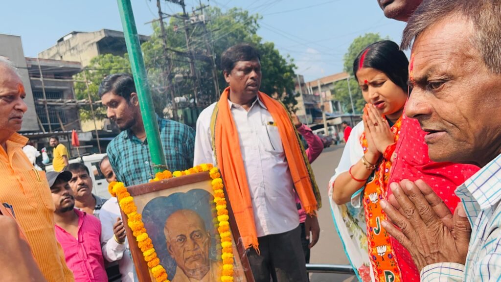 BJP प्रत्याशी रागिनी सिंह ने कार्यकर्ताओ के साथ सरदार वल्लभ भाई पटेल के 149 वी जयंती पर मलार्पण  किया…