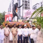 डीडीसी, एसएसपी सहित अन्य पदाधिकारियों ने दी राष्ट्रपिता तथा पूर्व प्रधानमंत्री को श्रद्धांजलि…