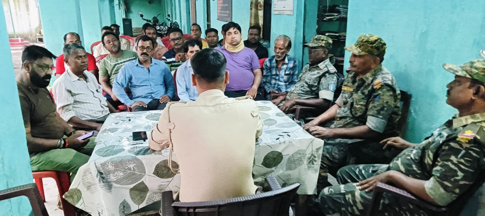 दुर्गा पूजा विधि व्यवस्था को लेकर घनुडीह ओपी परिसर में शांति समिति की बैठक हुई सम्पन्न ।