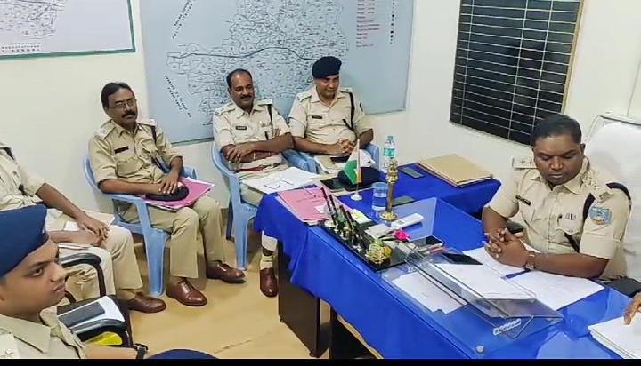 अपराधिक गतिविधियों व दुर्गा पुजा को देखते हुए निरसा अनुमण्डल पुलिस पदाधिकारी ने किया समीक्षा बैठक…