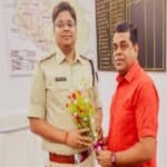 सिन्दरी में नए अनुमंडल पुलिस पदाधिकारी आशुतोष कुमार सत्यम को अनुमंडल पुलिस पदाधिकारी भूपेंद्र प्रसाद रावत‌ ने गुलदस्ता देकर बधाई एवं शुभकामनाएं दी…