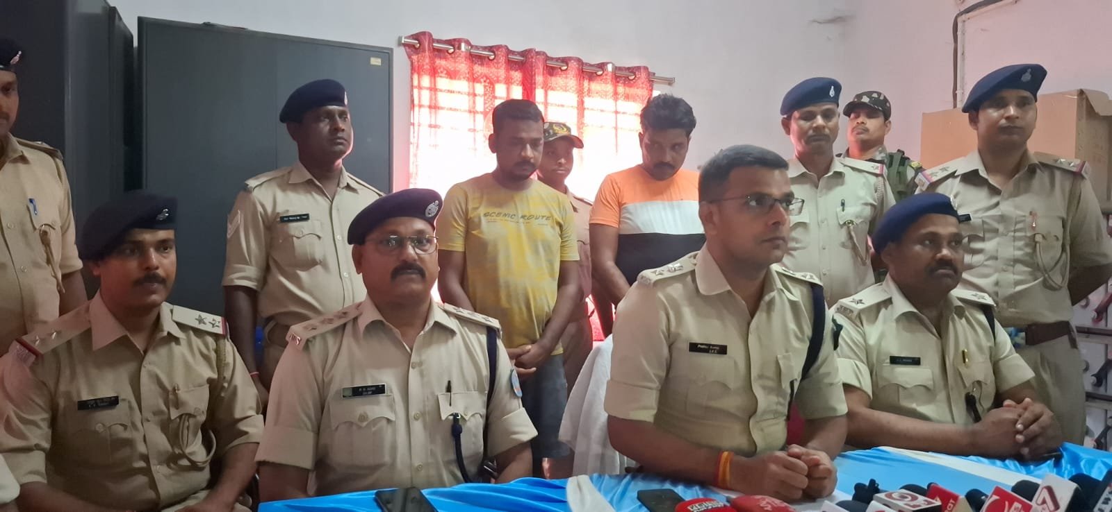 SCORPIO चोरी मामले का पुलिस ने किया उद्वेदन, अंतर्राज्यीय चोर गिरोह के द्वारा किया गया था चोरी ,बिहार की अलग-अलग थाना क्षेत्र से दो शातिर अपराधी  गिरफ्तार