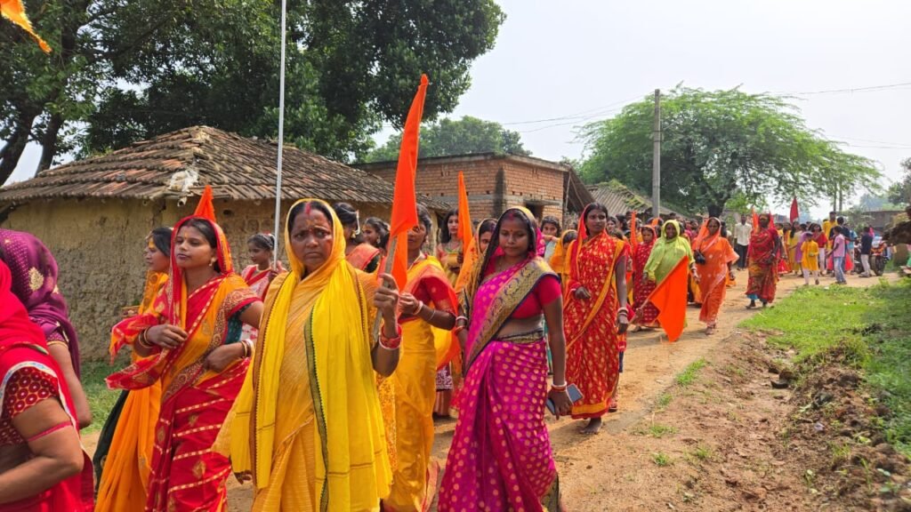 दुर्गा पूजा को लेकर निकाली गई भव्य कलश शोभायात्रा..