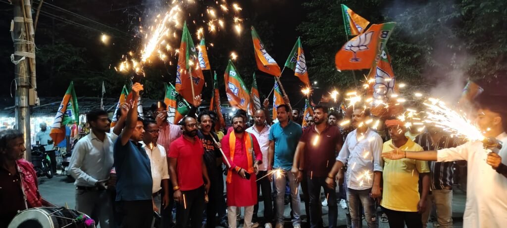 हरियाणा में भाजपा के जीत की खुशी में सिंदरी में आतिशबाजी व खुशी…