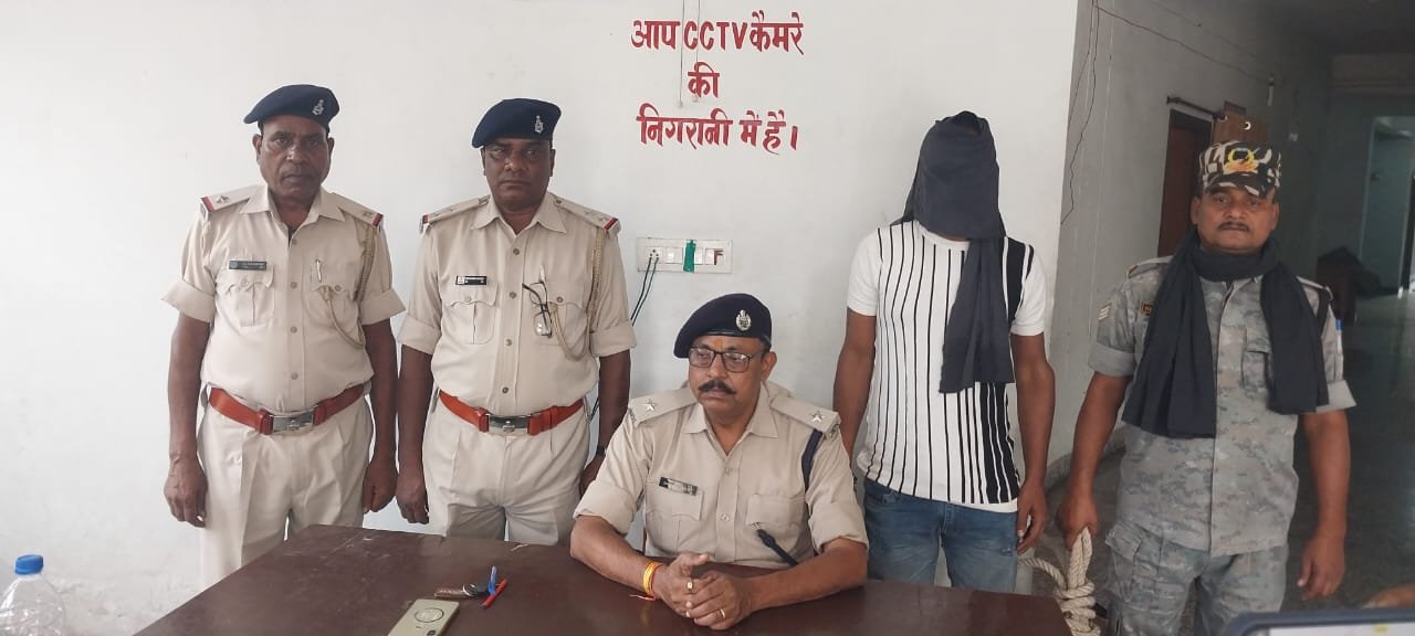 वाहन जांच में पुलिस ने सिंदरी से एक अपराधी को किया गिरफ्तार…