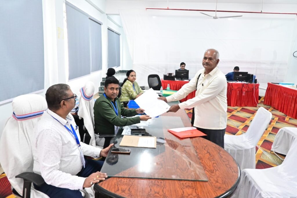 धनबाद विस के लिए 1 अभ्यर्थी ने किया नॉमिनेशन..20 अभ्यर्थियों ने लिए नामांकन पत्र..