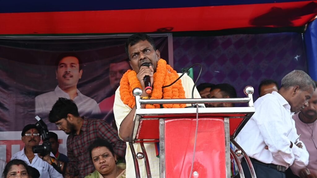 डॉ लंबोदर महतो के नामांकन में उमड़ी भीड़, इस बार भी प्यार, स्नेह व आशीर्वाद की उम्मीद