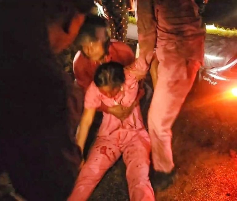 घेराबंदी की जगह सड़क पर डाली मिट्टी..टकराकर घायल हुई नर्सिंग छात्रा…