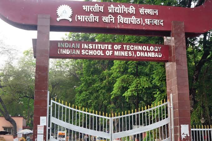 BTECH की 18 सीटे IIT आइएसएम में रह गई खली..