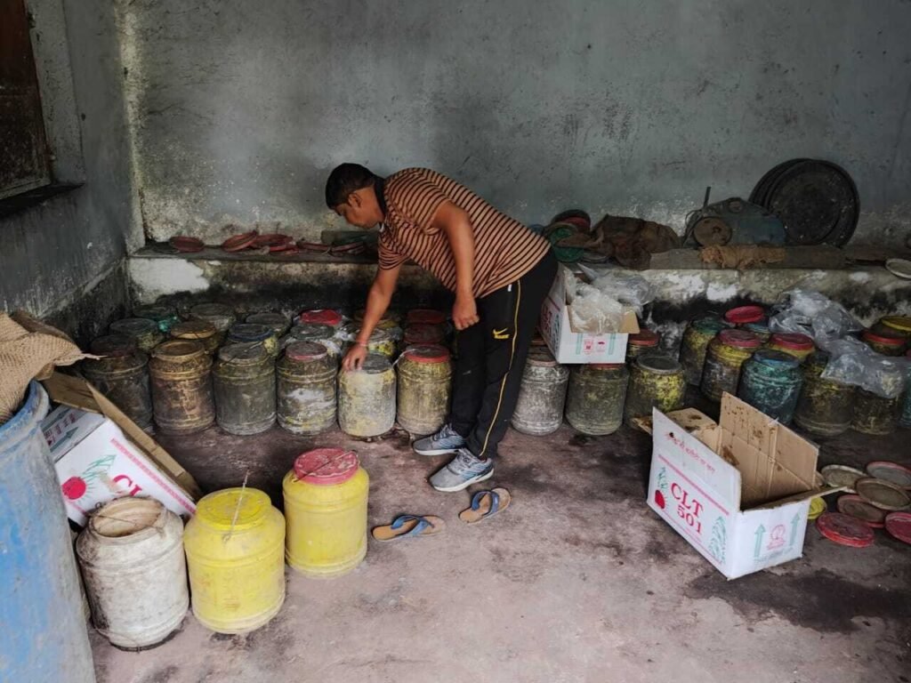 500 केजी जावा महुआ किया नष्ट..317 लीटर शराब जब्त…