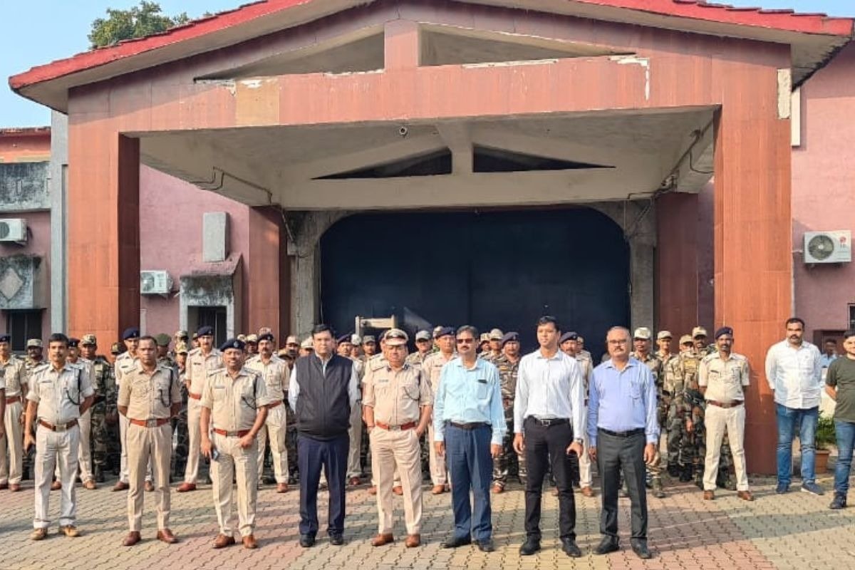 झारखंड चुनाव शांतिपूर्ण संपन्न कराने के लिए रांची सेंट्रल जेल में की गयी छापेमारी… 