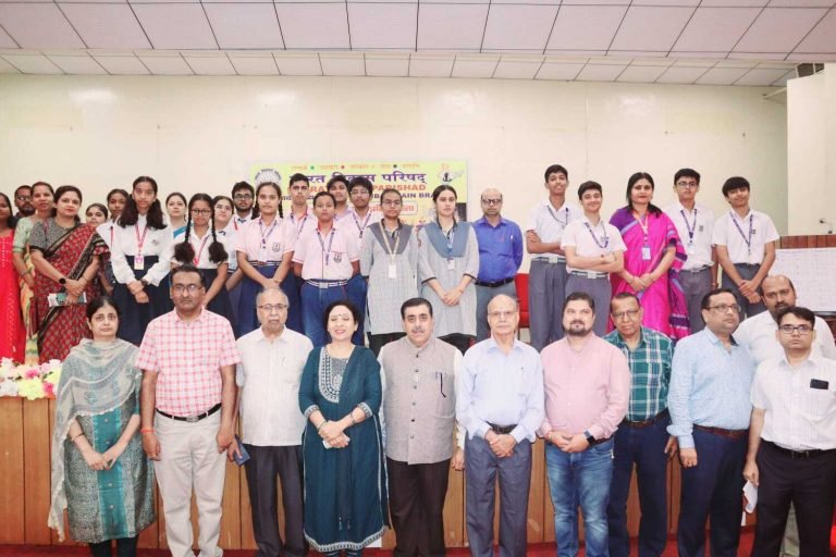 भारत जानो प्रतियोगिता मे डीनोबिली सीएमआरआइ आई अव्वल…