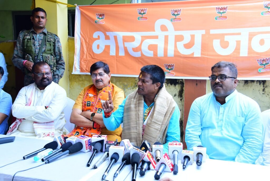 राज को धनबाद की देव तुल्य जनता देगी आशीर्वाद, रिकॉर्ड मतों से होंगे विजयी:- ढुल्लू…