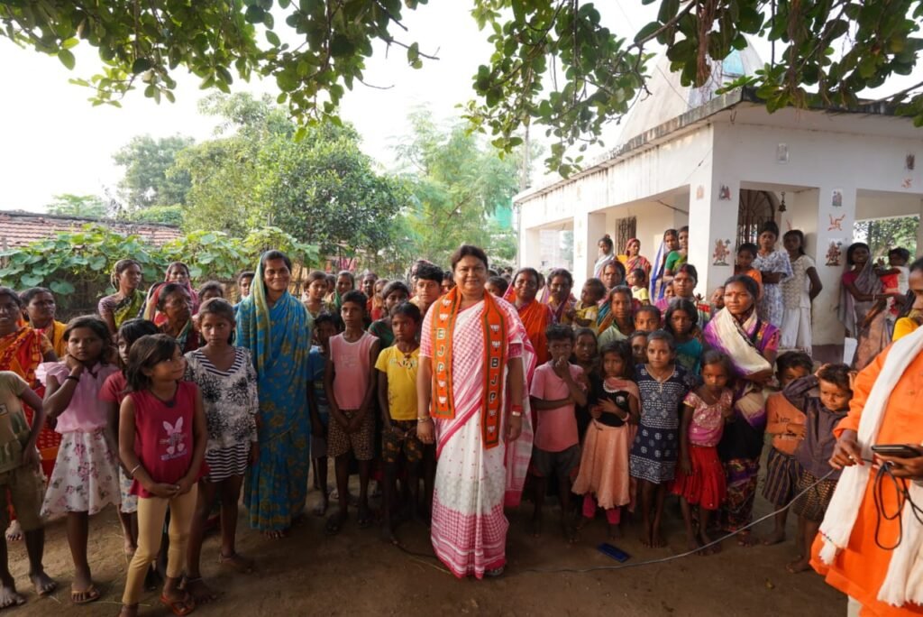 गांव,गली और मुहल्ले तक पहुंचा सीता सोरेन का जनसंपर्क अभियान, ग्रामीणों में उत्साह का लहर…