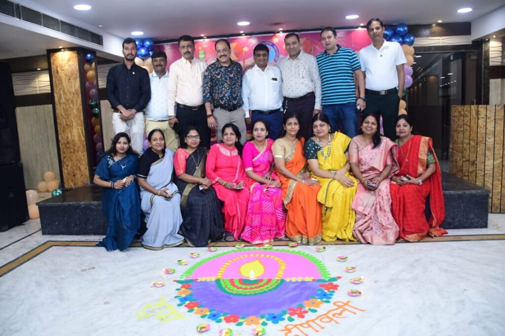 सजा दो घर को गुलशन सा मेरे श्री राम आए हैं आदि भक्ति भाव भजन के साथ मायुमं के दिवाली प्रीति मिलन समारोह में जले खुशियों की दीप…