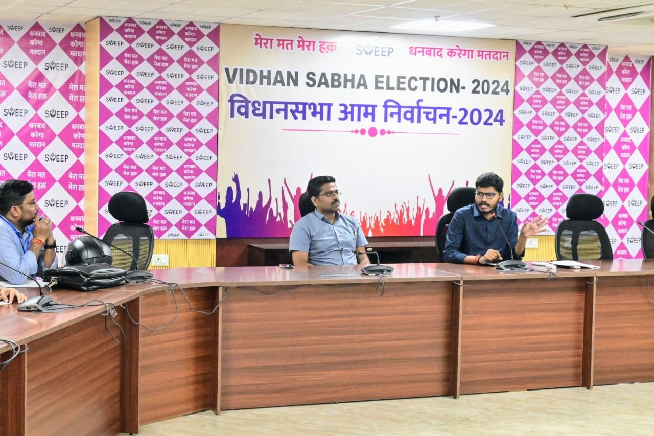 गंभीरता से करें ईवीएम की कमीशनिंग : सामान्य प्रेक्षक…..