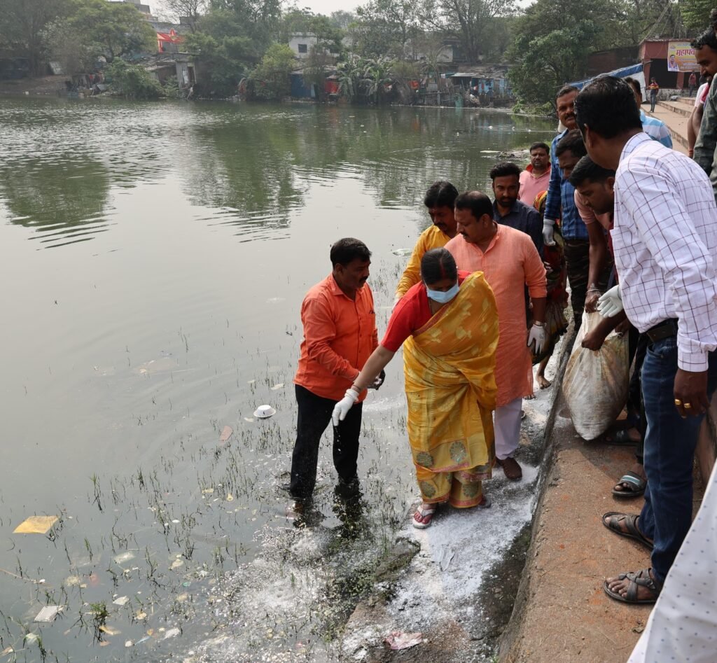 छठ पर्व को लेकर भाजपा प्रत्याशी रागिनी सिंह ने किया शहर के विभिन्न छठ घाटों के साफ सफाई का निरीक्षण के साथ ब्लीचिंग पावडर व फिटकिरी का छिड़काव…