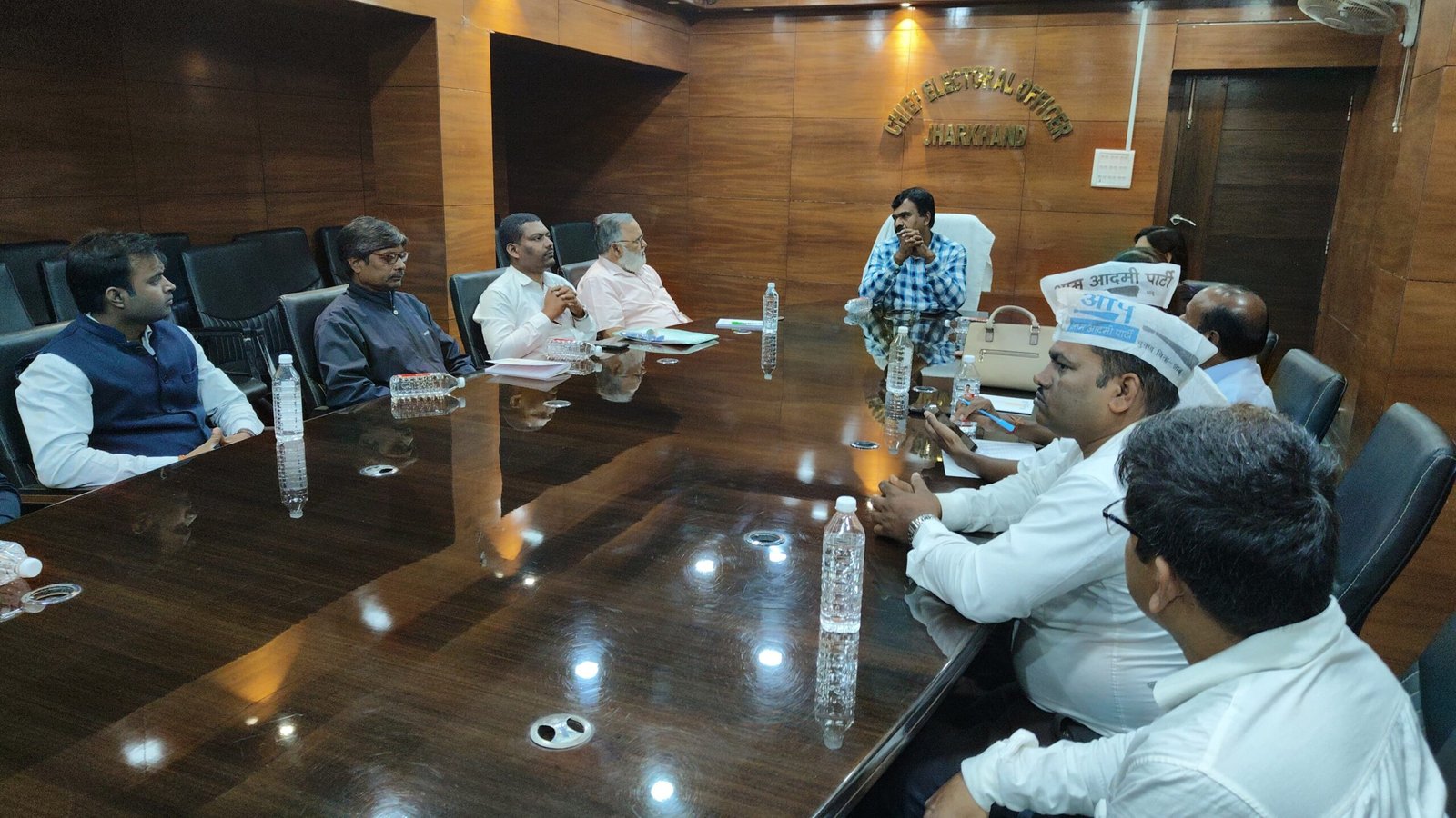 मुख्य निर्वाचन पदाधिकारी ने की सभी मान्यता प्राप्त राजनीतिक दलों के साथ बैठक…