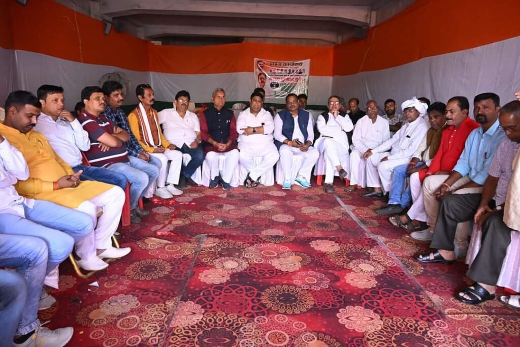 कांग्रेस प्रत्याशी अजय दुबे को जीत दिलाने के लिए कांग्रेसियों ने बनाई रणनीति…