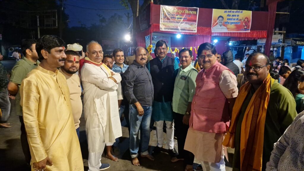 भाजपा प्रत्याशी राज सिन्हा ने छठ व्रतियों से लिया आशीर्वाद..उदयमानसूर्य को दिया अर्घ….