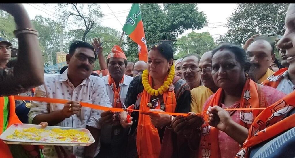 आसनसोल विधायक अग्निमित्रा पॉल चिरकुंडा में भाजपा कार्यालय का किया उद्घाटन…