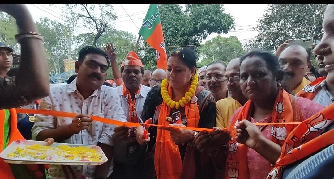 आसनसोल विधायक अग्निमित्रा पॉल चिरकुंडा में भाजपा कार्यालय का किया उद्घाटन…