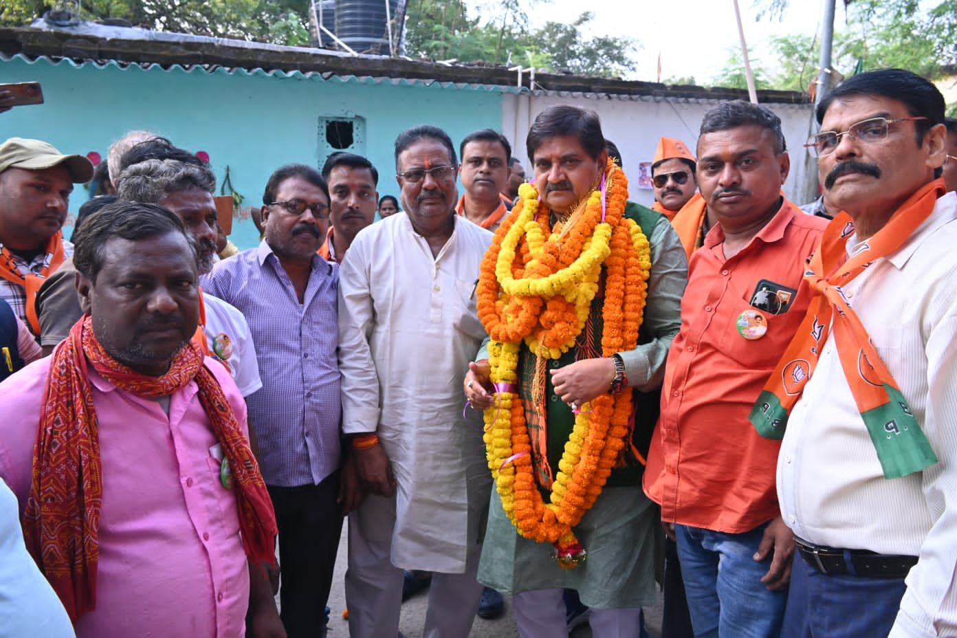 जनसंपर्क के दौरान राज सिन्हा का जनता ने किया स्वागत….